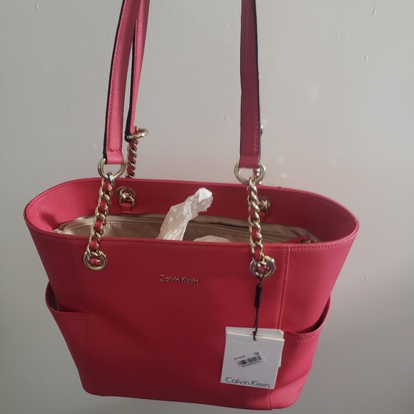 Calvin Klein - Picture 2 of 3